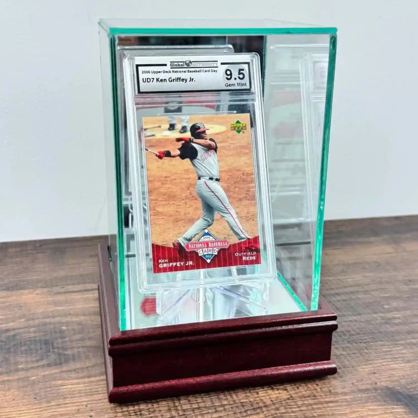 Real Glass Single Graded PSA Trading Card Display Case Cherry Sport